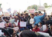 बीपीएससी पीटी रिजल्ट से गुस्साए अभ्यर्थी आंदोलन करते हुए मुख्यमंत्री आवास तक पहुंचे, लाठीचार्ज