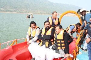 उपमुख्यमंत्री ने खड़गपुर झील में नौका विहार किया शुभारंभ