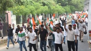 अनशनकारी छात्रों के साथ राज्यपाल की वार्ता, 15 दिनों के अंदर कमिटी गठित होगी