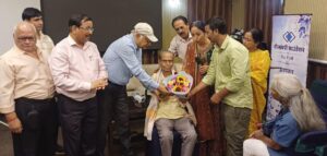 अंगिका कवि प्रो. जायसवाल को नीलांबरी फाउंडेशन मुंबई ने सम्मानित किया